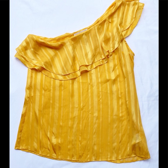 đź’•Michael Kors Yellow One Shoulder Ruffle blouse - Picture 3 of 6